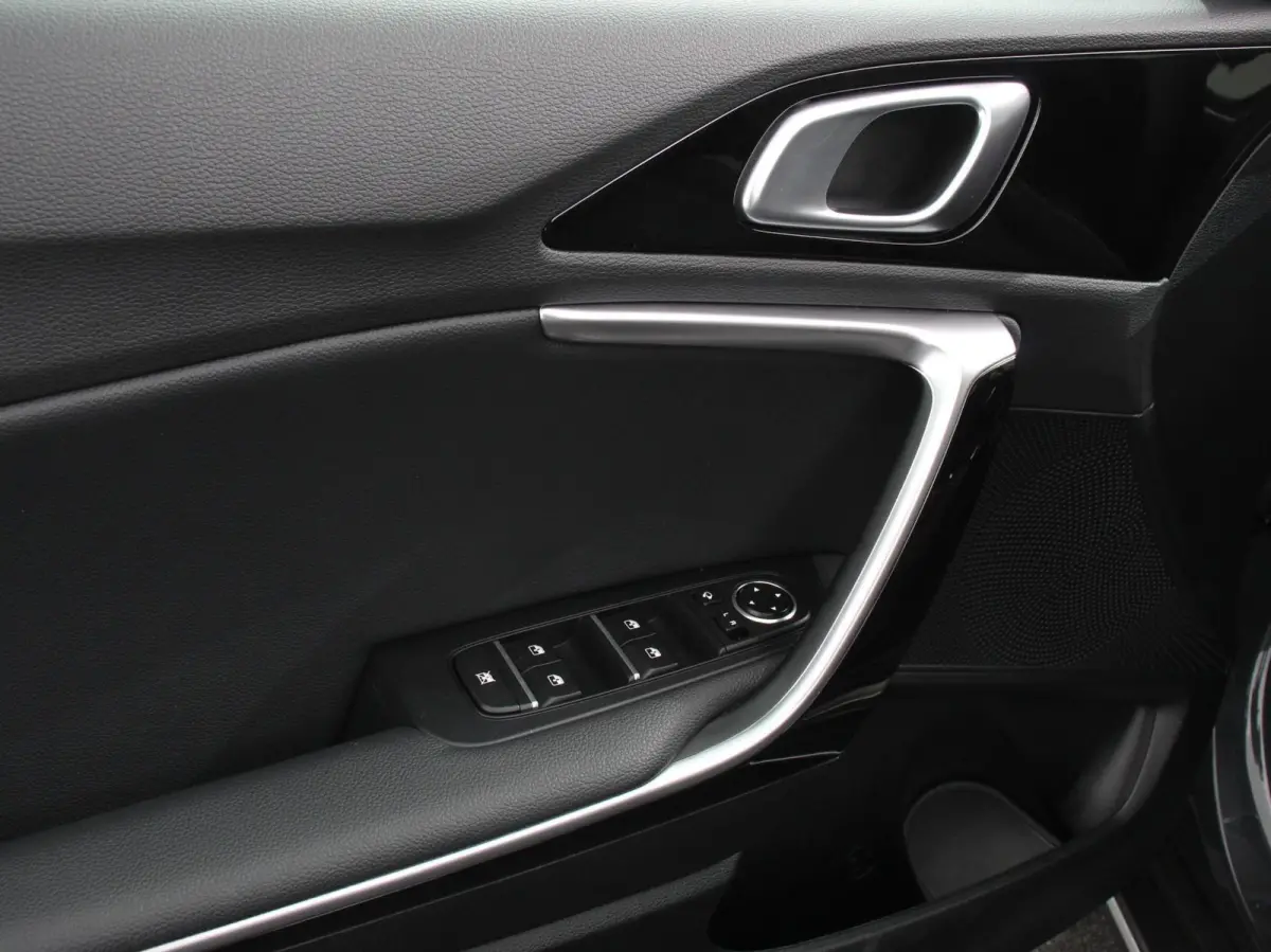 1.6 GDi PHEV Automaat DynamicLine DEMO ! Navigatie Apple Carplay/Android Auto  Adaptive Cruise Control  Parkeersensoren  Camera  Stoel-en stuurwielverwarming  Virtual Cockpit  Full LED