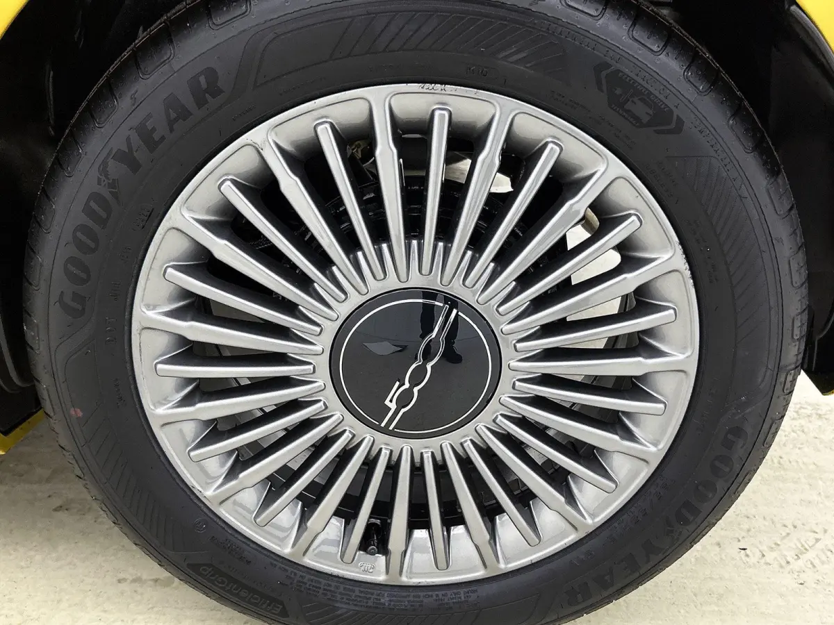 1.0 Hybrid Torino Launch Edition | Climate | AppleCarPlay/Android | 16'' LM velgen