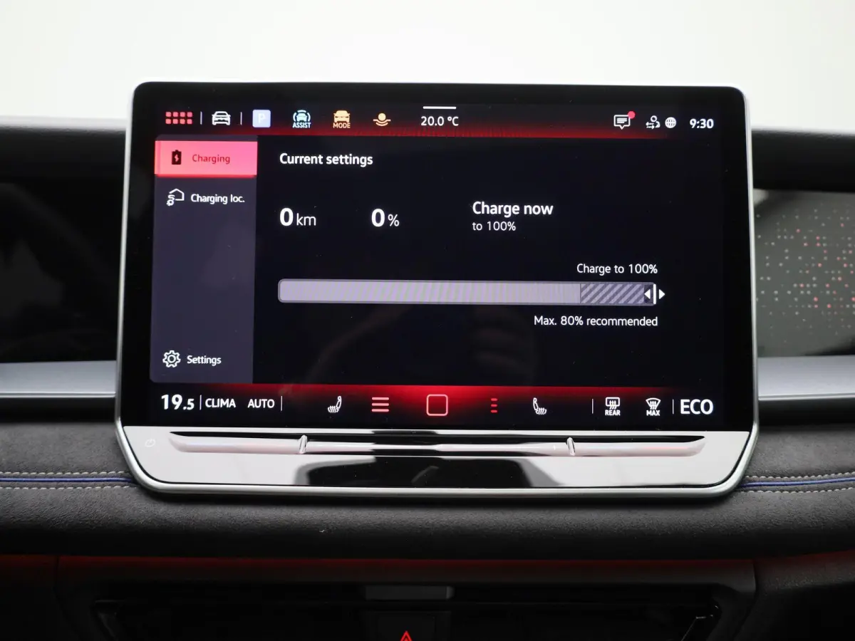 1.5 eHybrid R-Line Edition 204 PK| Origineel Nederlands | 1e Eigenaar | Panoramdak | Navigatie | Achteruitrijcamera | Achterklep Elektrisch | Stoelverwarming | Stuurwielverwarming