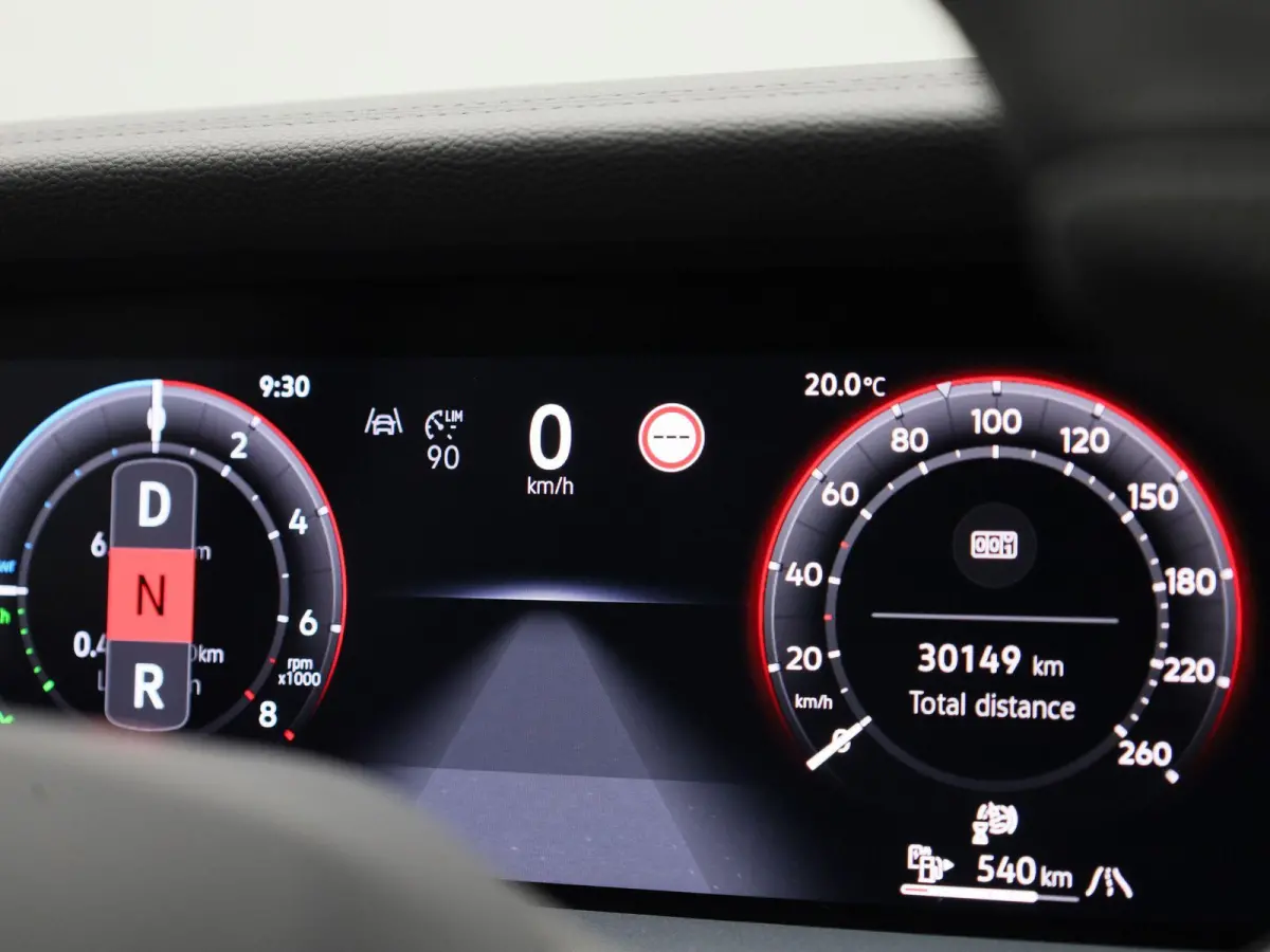 1.5 eHybrid R-Line Edition 204 PK| Origineel Nederlands | 1e Eigenaar | Panoramdak | Navigatie | Achteruitrijcamera | Achterklep Elektrisch | Stoelverwarming | Stuurwielverwarming