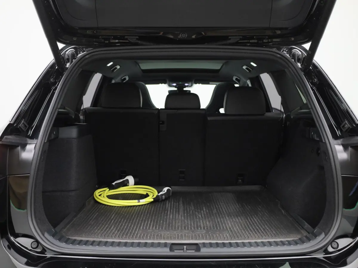 1.5 eHybrid R-Line Edition 204 PK| Origineel Nederlands | 1e Eigenaar | Panoramdak | Navigatie | Achteruitrijcamera | Achterklep Elektrisch | Stoelverwarming | Stuurwielverwarming