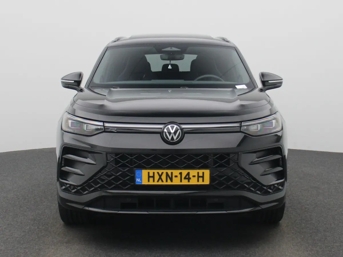 1.5 eHybrid R-Line Edition 204 PK| Origineel Nederlands | 1e Eigenaar | Panoramdak | Navigatie | Achteruitrijcamera | Achterklep Elektrisch | Stoelverwarming | Stuurwielverwarming