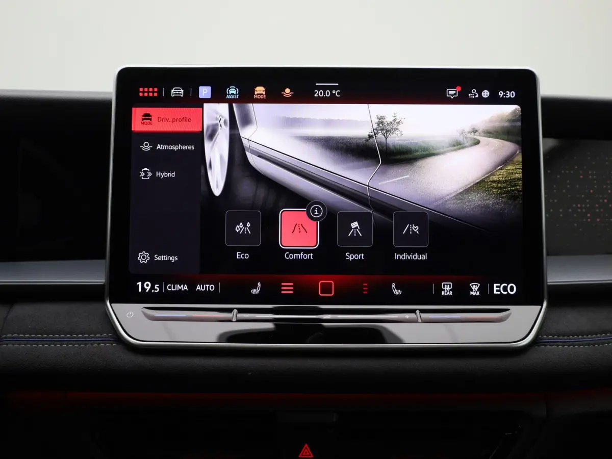 1.5 eHybrid R-Line Edition 204 PK| Origineel Nederlands | 1e Eigenaar | Panoramdak | Navigatie | Achteruitrijcamera | Achterklep Elektrisch | Stoelverwarming | Stuurwielverwarming