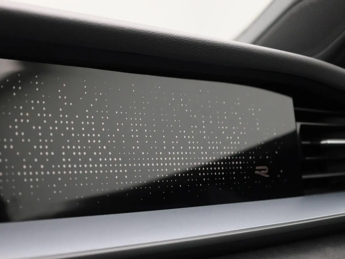 1.5 eHybrid R-Line Edition 204 PK| Origineel Nederlands | 1e Eigenaar | Panoramadak | Navigatie | Stoelverwarming | Stuurwielverwarming | Achteruitrijcamera | Achterklep Elektrisch
