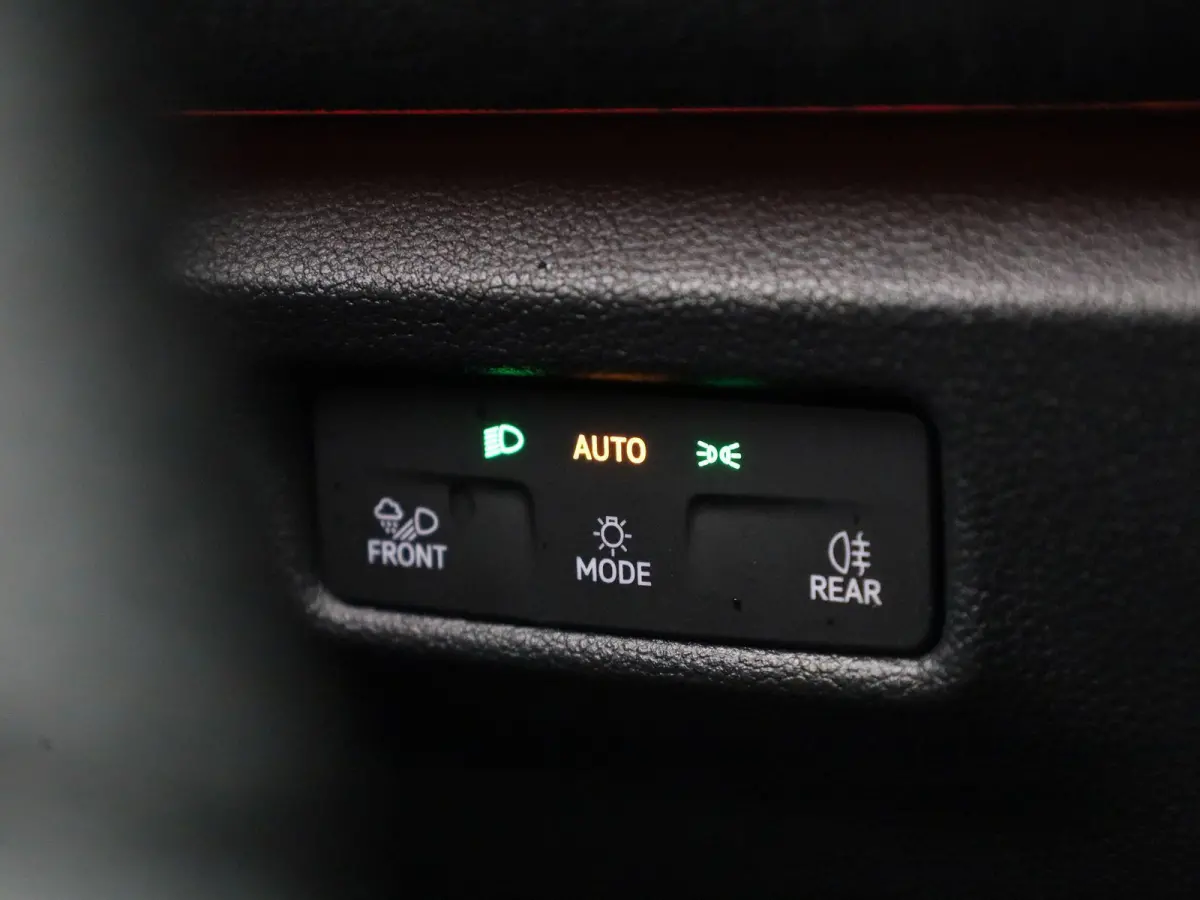1.5 eHybrid R-Line Edition 204 PK| Origineel Nederlands | 1e Eigenaar | Panoramadak | Navigatie | Stoelverwarming | Stuurwielverwarming | Achteruitrijcamera | Achterklep Elektrisch