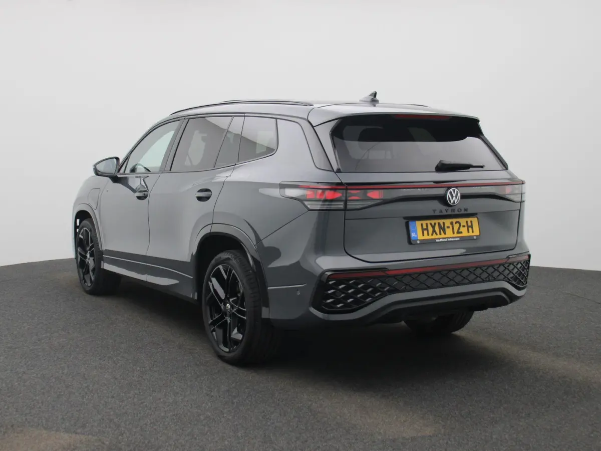 1.5 eHybrid R-Line Edition 204 PK| Origineel Nederlands | 1e Eigenaar | Panoramadak | Navigatie | Stoelverwarming | Stuurwielverwarming | Achteruitrijcamera | Achterklep Elektrisch