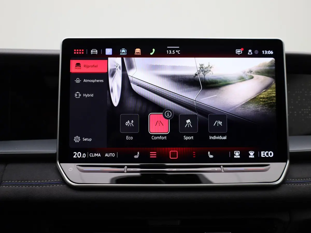 1.5 eHybrid R-Line Edition 204 PK| Origineel Nederlands | 1e Eigenaar | Panoramadak | Navigatie | Stoelverwarming | Stuurwielverwarming | Achteruitrijcamera | Achterklep Elektrisch