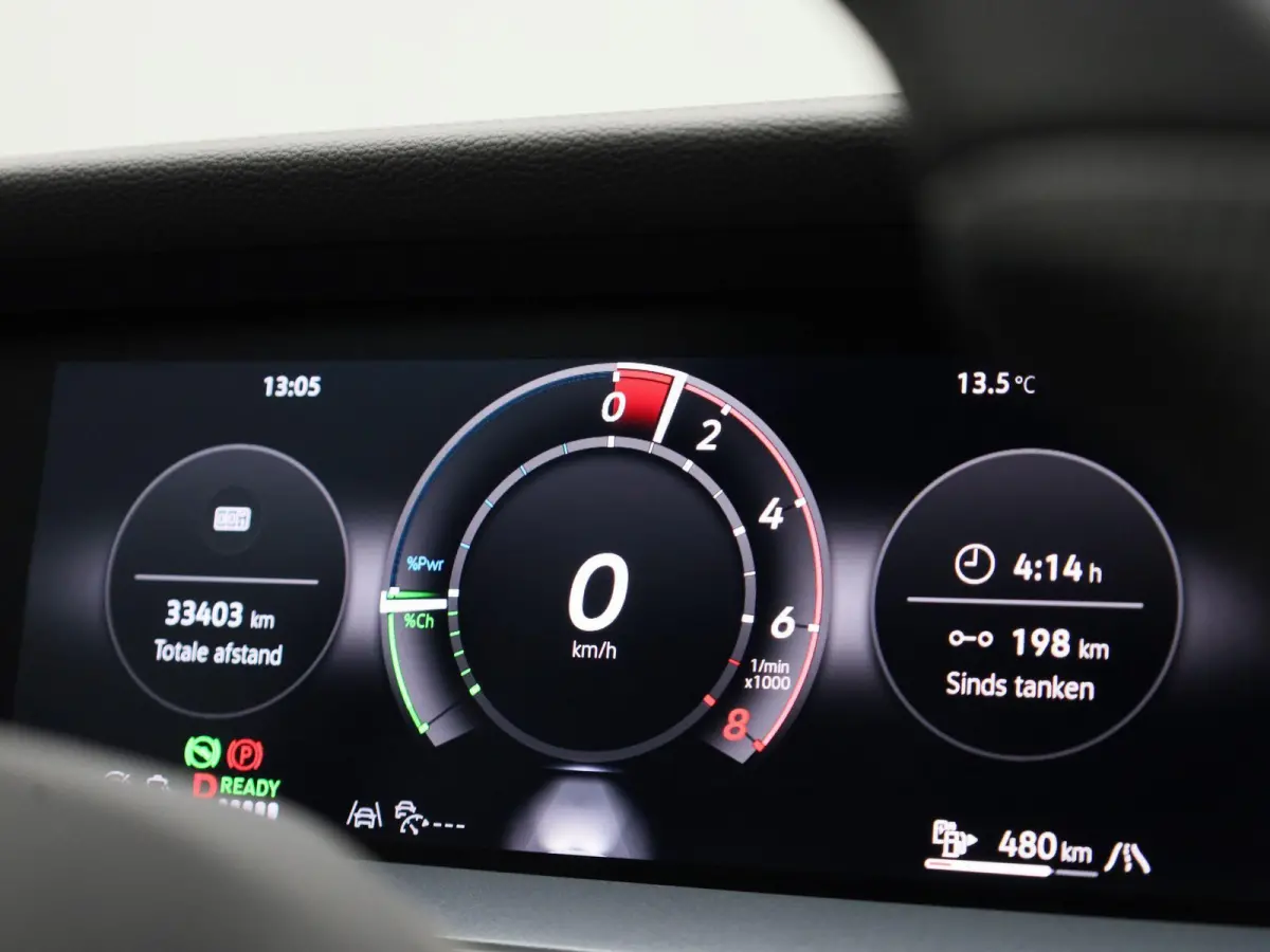 1.5 eHybrid R-Line Edition 204 PK| Origineel Nederlands | 1e Eigenaar | Panoramadak | Navigatie | Stoelverwarming | Stuurwielverwarming | Achteruitrijcamera | Achterklep Elektrisch