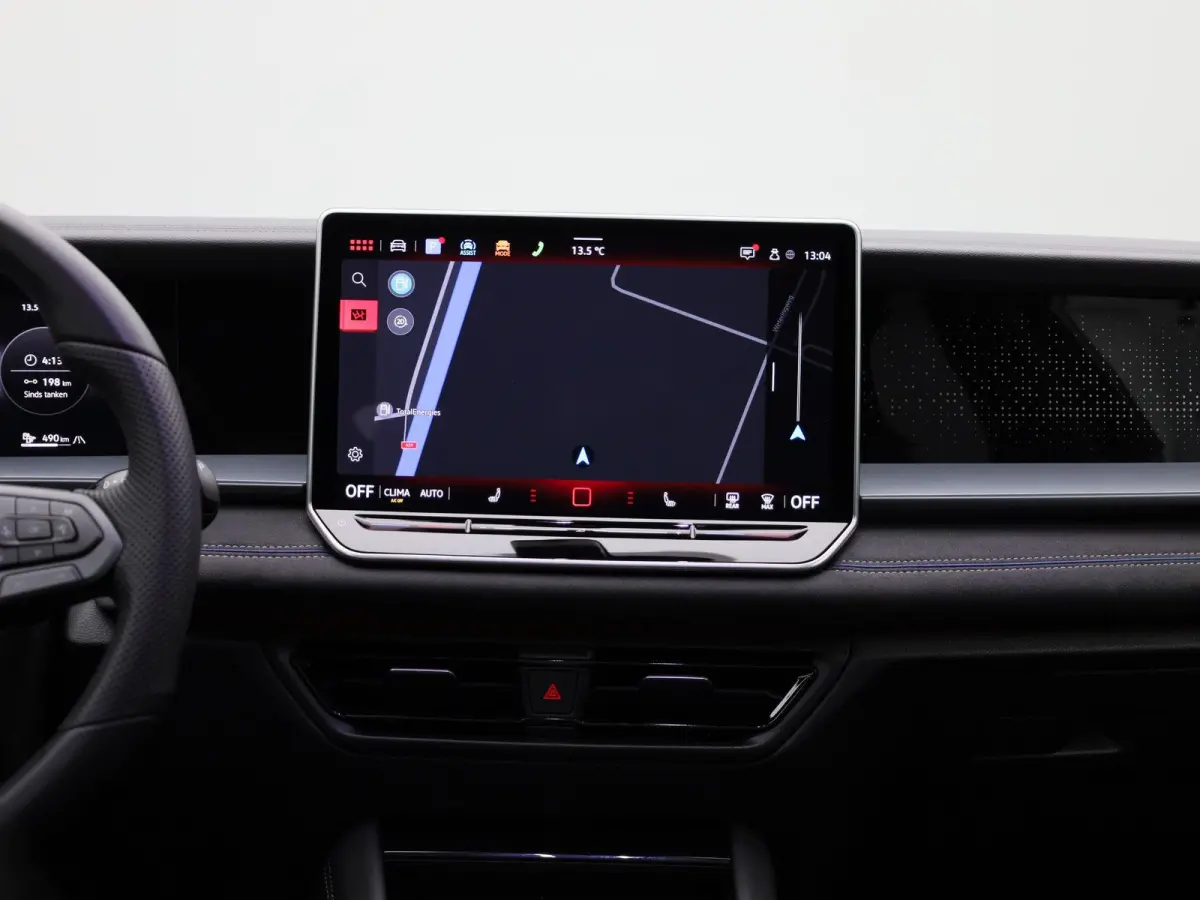 1.5 eHybrid R-Line Edition 204 PK| Origineel Nederlands | 1e Eigenaar | Panoramadak | Navigatie | Stoelverwarming | Stuurwielverwarming | Achteruitrijcamera | Achterklep Elektrisch