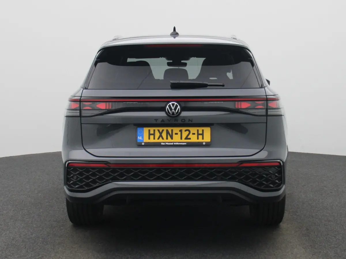 1.5 eHybrid R-Line Edition 204 PK| Origineel Nederlands | 1e Eigenaar | Panoramadak | Navigatie | Stoelverwarming | Stuurwielverwarming | Achteruitrijcamera | Achterklep Elektrisch
