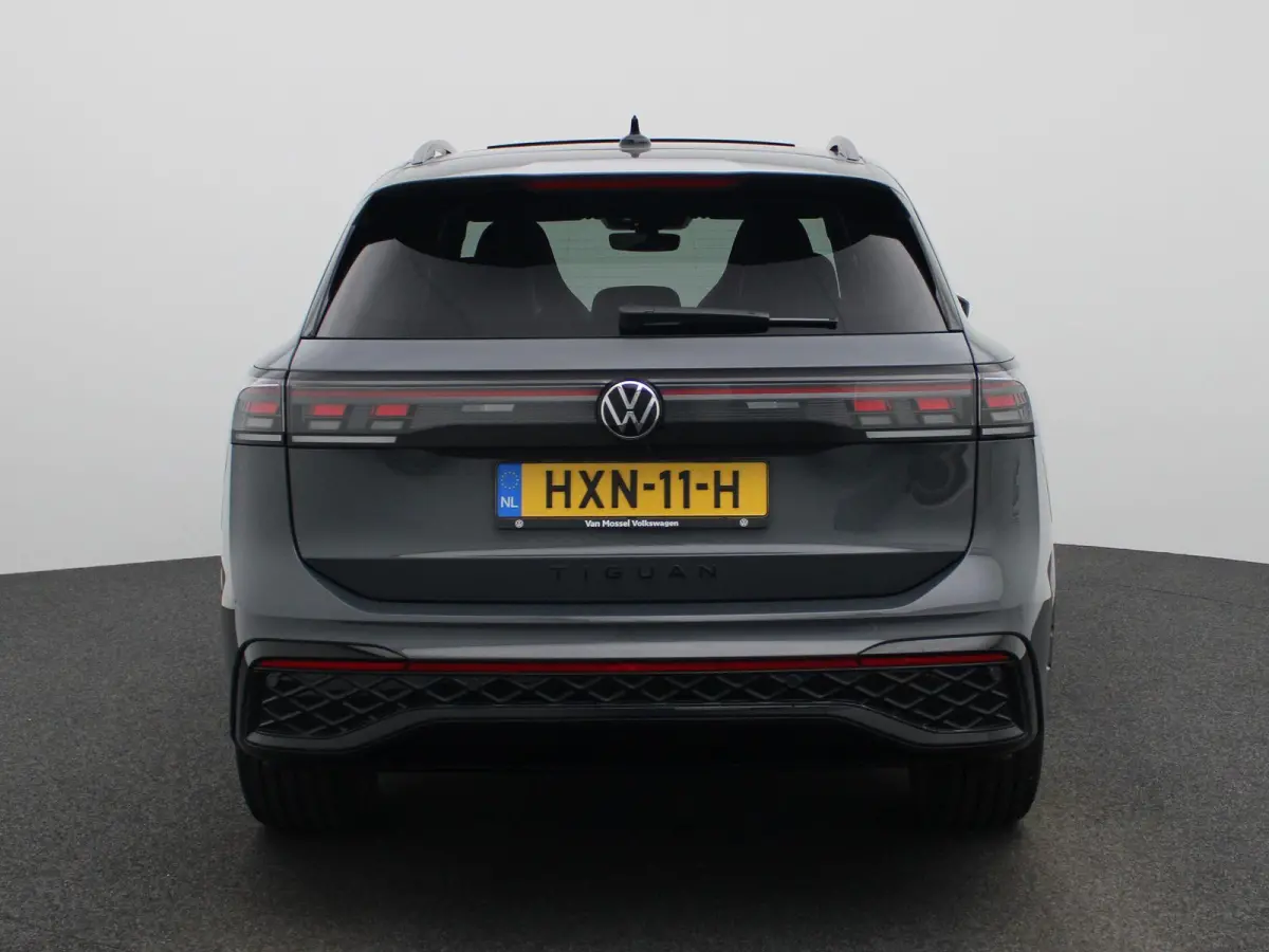 1.5 eHybrid R-Line Edition 204 PK| Origineel Nederlands | 1e Eigenaar | Panoramadak | Navigatie | Stoelverwarming | Stuurwielverwarming |