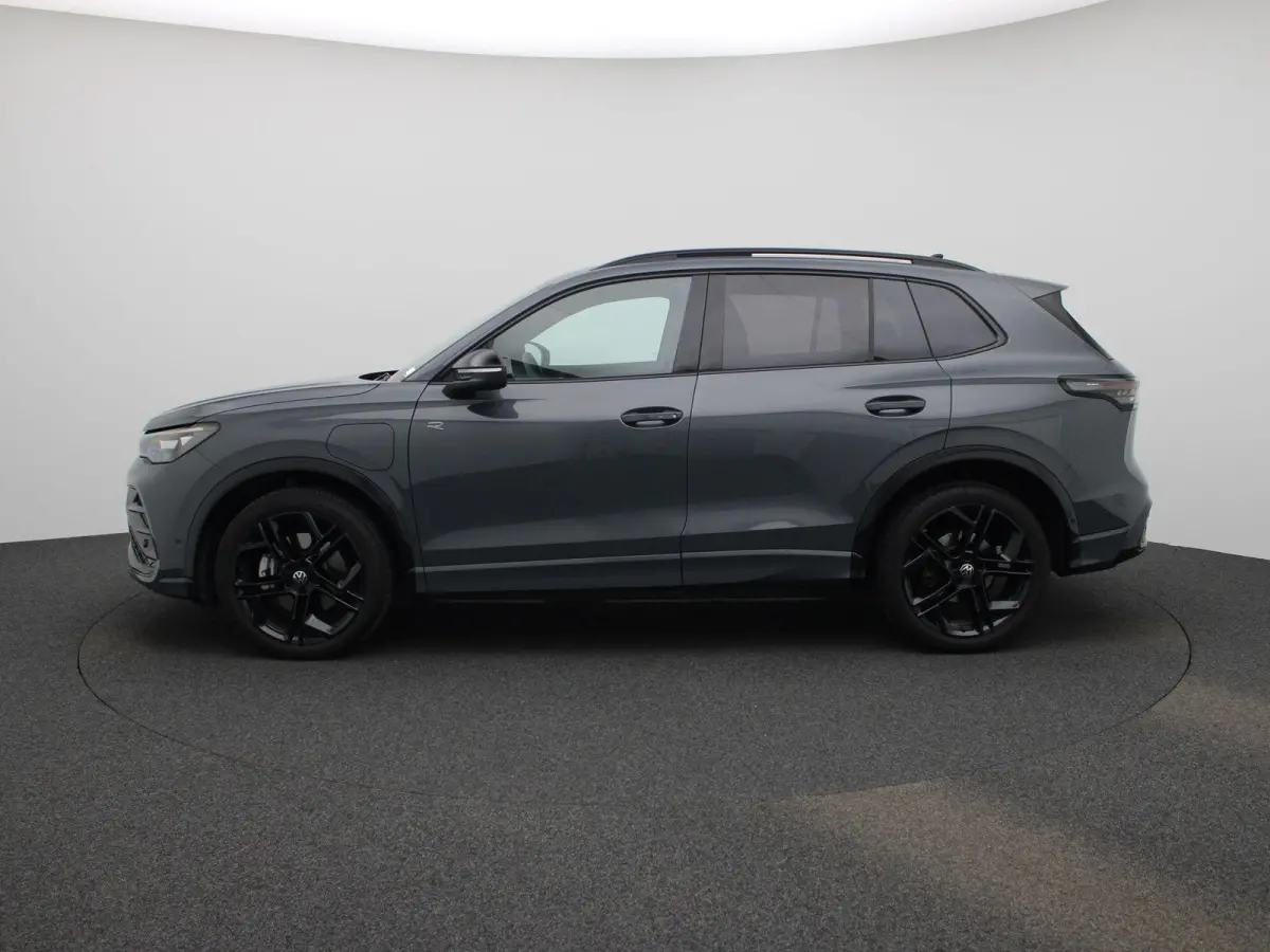 1.5 eHybrid R-Line Edition 204 PK| Origineel Nederlands | 1e Eigenaar | Panoramadak | Navigatie | Stoelverwarming | Stuurwielverwarming |