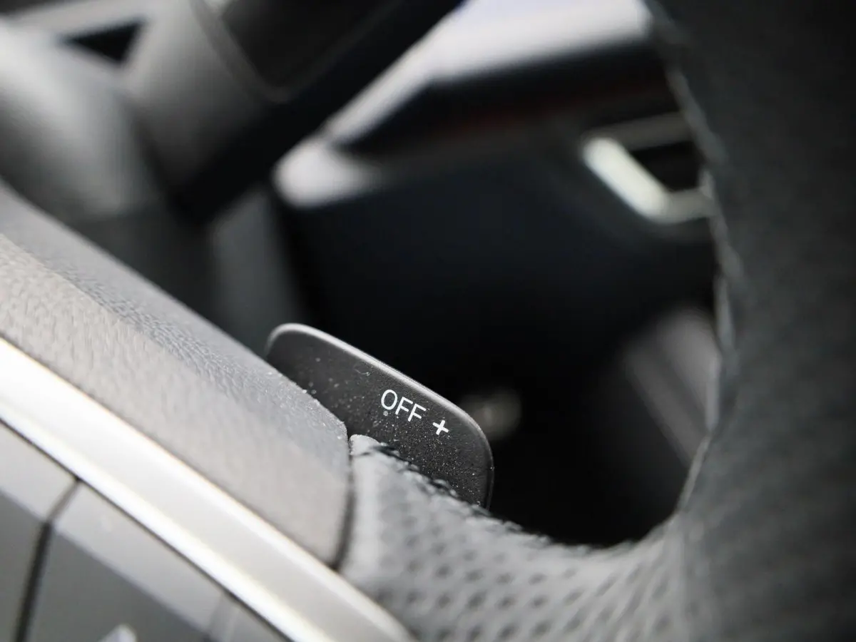 1.5 eHybrid R-Line Edition 204 PK| Origineel Nederlands | 1e Eigenaar | Panoramadak | Navigatie | Stoelverwarming | Stuurwielverwarming |