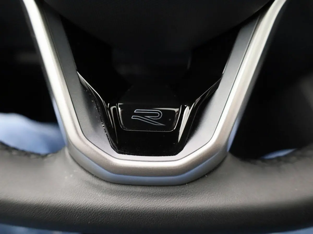 1.5 eHybrid R-Line Edition 204 PK| Origineel Nederlands | 1e Eigenaar | Panoramadak | Navigatie | Stoelverwarming | Stuurwielverwarming |