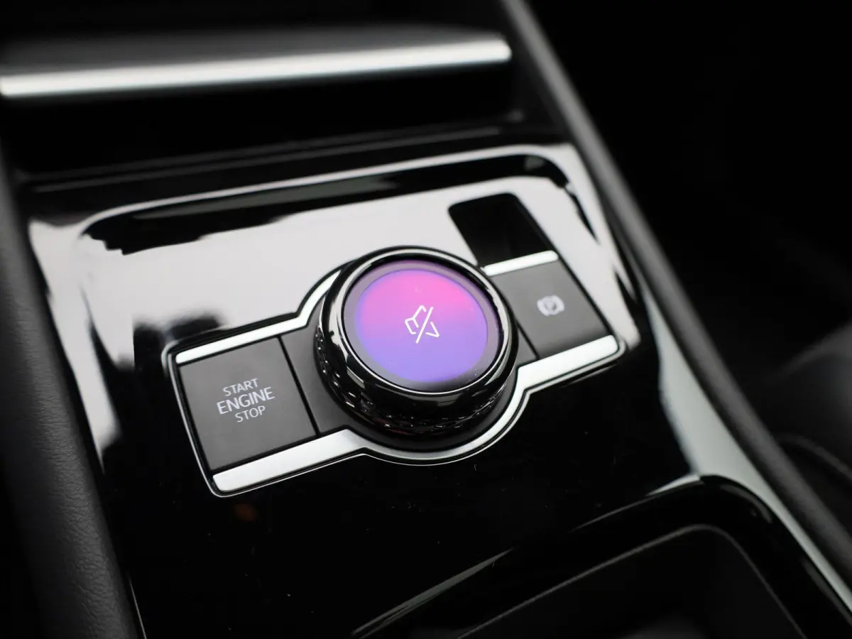 1.5 eHybrid R-Line Edition 204 PK| Origineel Nederlands | 1e Eigenaar | Panoramadak | Navigatie | Stoelverwarming | Stuurwielverwarming |
