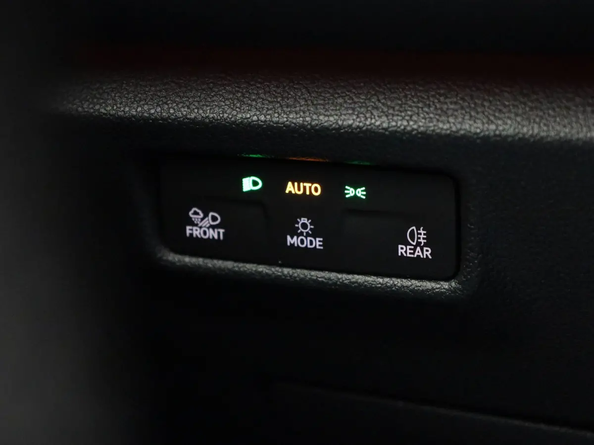 1.5 eHybrid R-Line Edition 204 PK| Origineel Nederlands | 1e Eigenaar | Panoramadak | Navigatie | Stoelverwarming | Stuurwielverwarming |