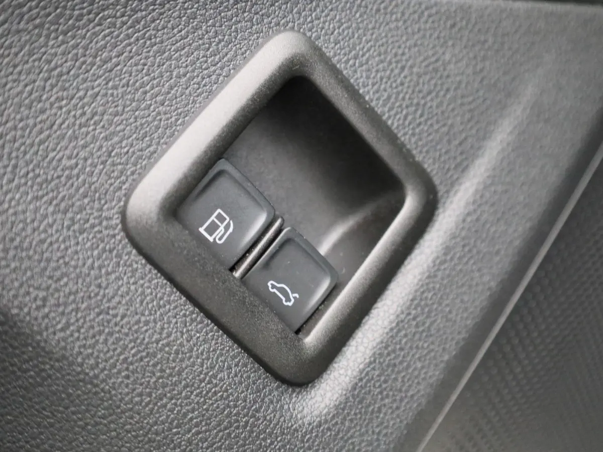1.5 eHybrid R-Line Edition 204 PK| Origineel Nederlands | 1e Eigenaar | Panoramadak | Navigatie | Stoelverwarming | Stuurwielverwarming |
