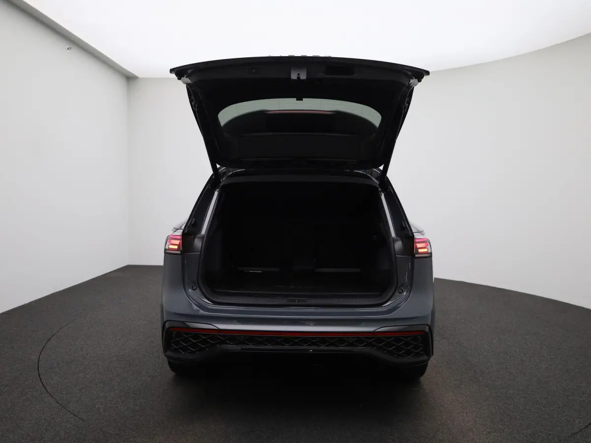 1.5 eHybrid R-Line Edition 204 PK| Origineel Nederlands | 1e Eigenaar | Panoramadak | Navigatie | Stoelverwarming | Stuurwielverwarming | 360 Camera | Dodehoekdetectie