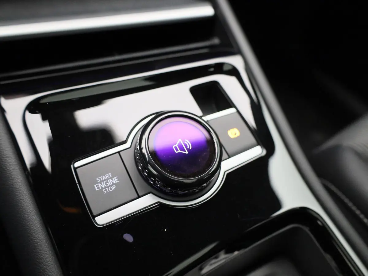 1.5 eHybrid R-Line Edition 204 PK| Origineel Nederlands | 1e Eigenaar | Panoramadak | Navigatie | Stoelverwarming | Stuurwielverwarming | 360 Camera | Dodehoekdetectie