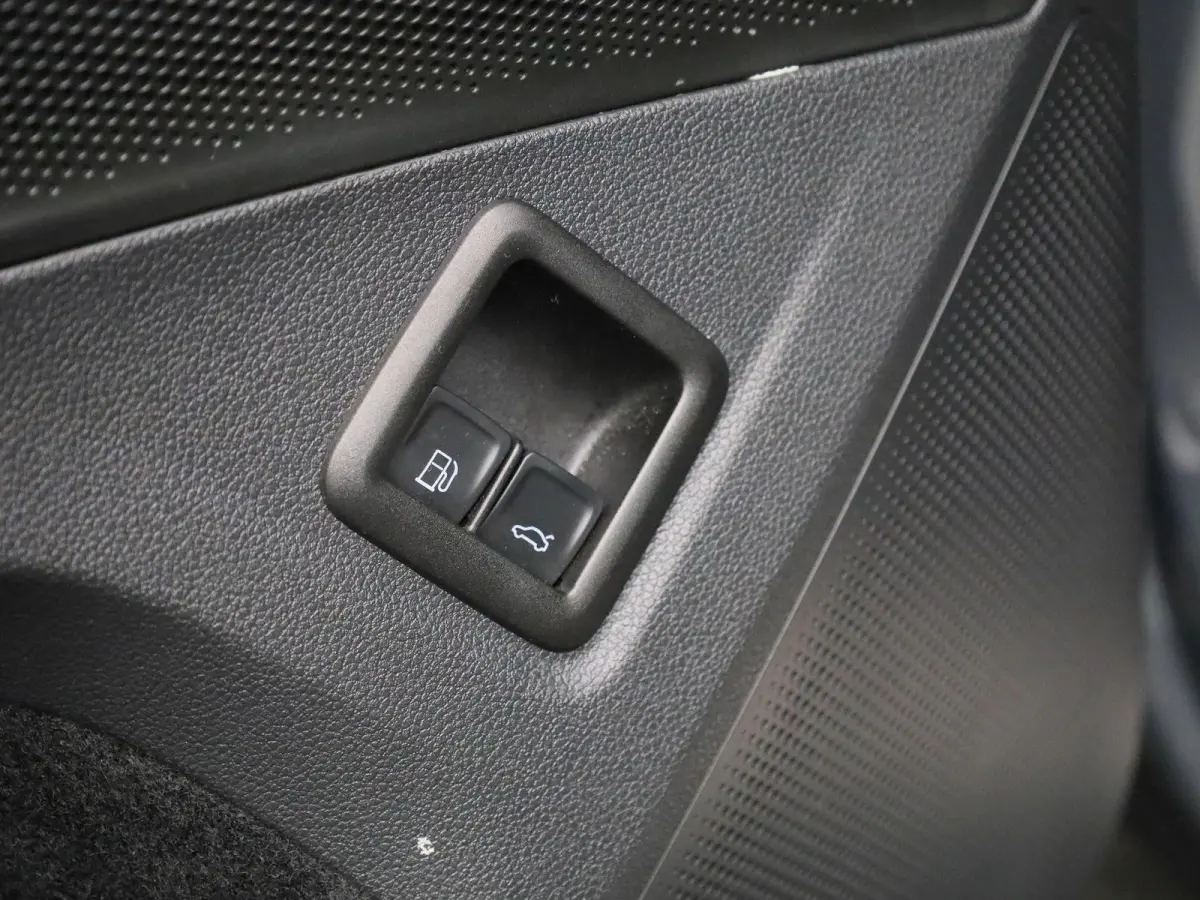 1.5 eHybrid R-Line Edition 204 PK| Origineel Nederlands | 1e Eigenaar | Panoramadak | Navigatie | Stoelverwarming | Stuurwielverwarming | 360 Camera | Dodehoekdetectie