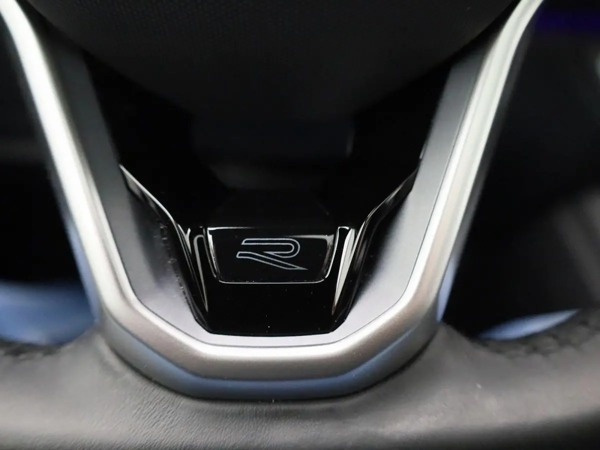 1.5 eHybrid R-Line Edition 204 PK| Origineel Nederlands | 1e Eigenaar | Panoramadak | Navigatie | Stoelverwarming | Stuurwielverwarming | 360 Camera | Dodehoekdetectie