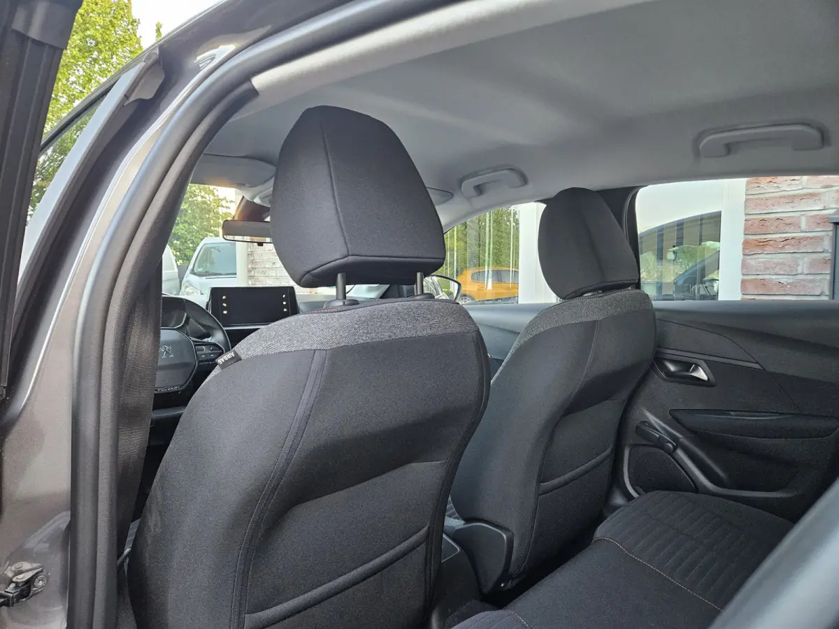 1.2 PureTech Active Carplay! NAP! Airco/Clima! Navigatie! Dealer Onderhouden! Nette Auto!