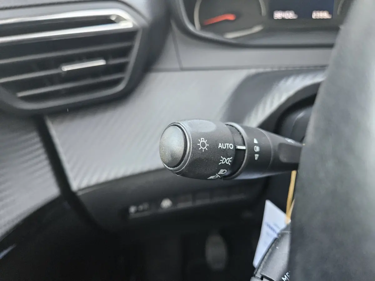 1.2 PureTech Active Carplay! NAP! Airco/Clima! Navigatie! Dealer Onderhouden! Nette Auto!