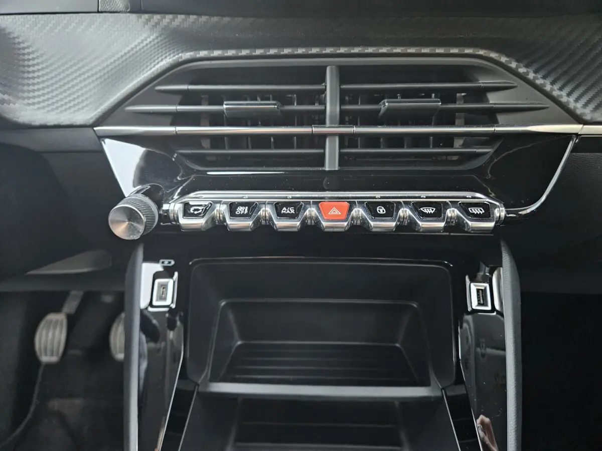 1.2 PureTech Active Carplay! NAP! Airco/Clima! Navigatie! Dealer Onderhouden! Nette Auto!