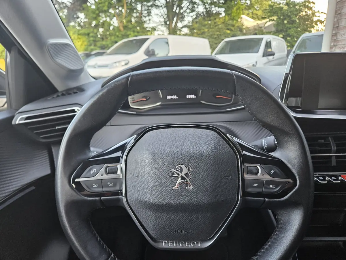1.2 PureTech Active Carplay! NAP! Airco/Clima! Navigatie! Dealer Onderhouden! Nette Auto!