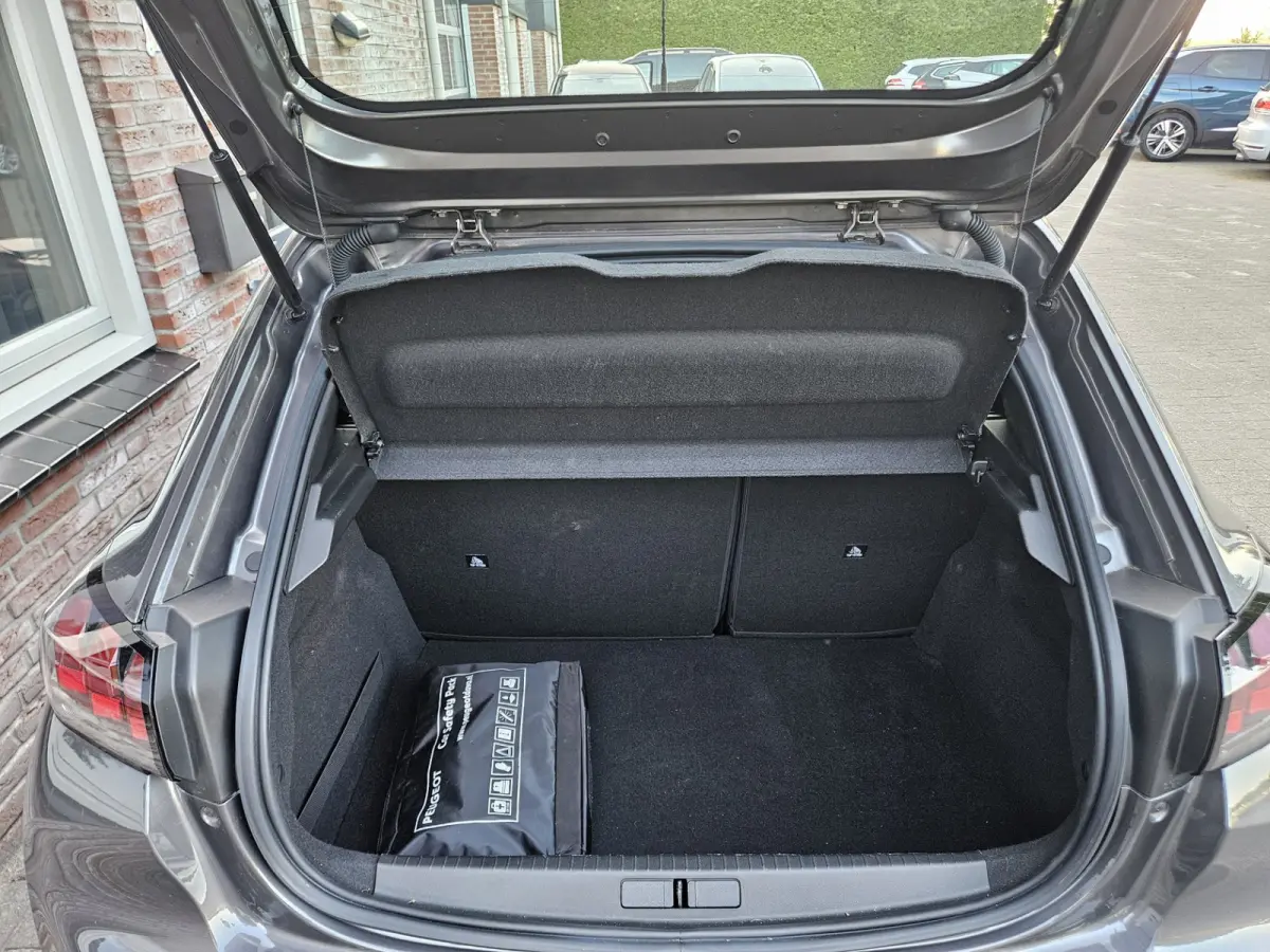 1.2 PureTech Active Carplay! NAP! Airco/Clima! Navigatie! Dealer Onderhouden! Nette Auto!