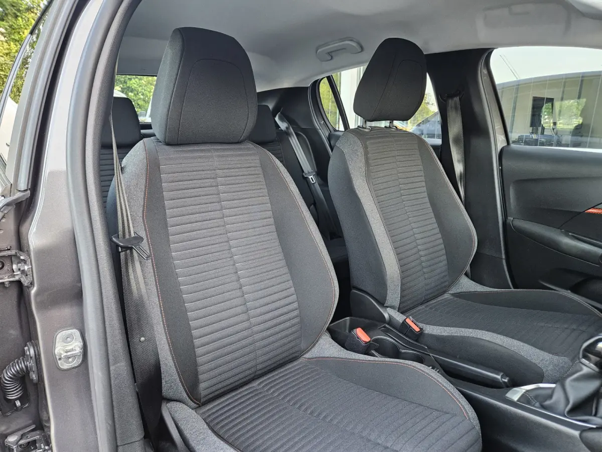 1.2 PureTech Active Carplay! NAP! Airco/Clima! Navigatie! Dealer Onderhouden! Nette Auto!
