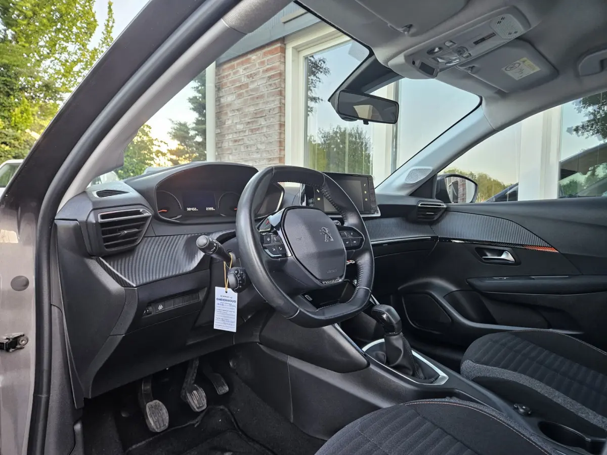 1.2 PureTech Active Carplay! NAP! Airco/Clima! Navigatie! Dealer Onderhouden! Nette Auto!