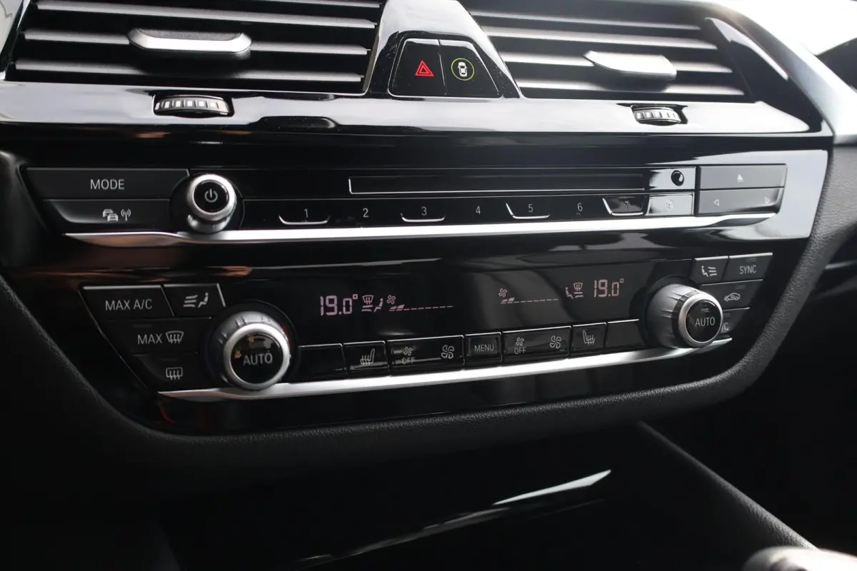 530e 252pk iPerformance High Executive Edition | SoH 91% | Camera | Apple Carplay | Navigatie | PDC | Cruise Control