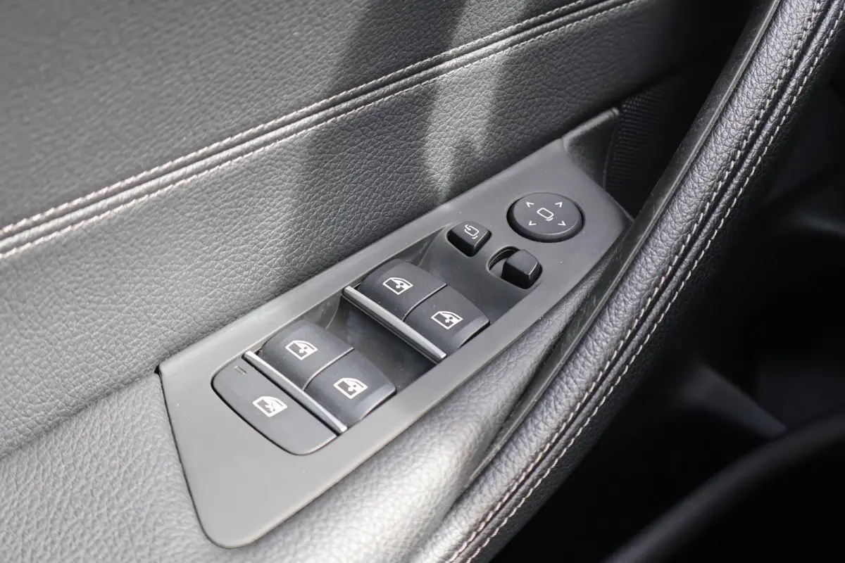 530e 252pk iPerformance High Executive Edition | SoH 91% | Camera | Apple Carplay | Navigatie | PDC | Cruise Control