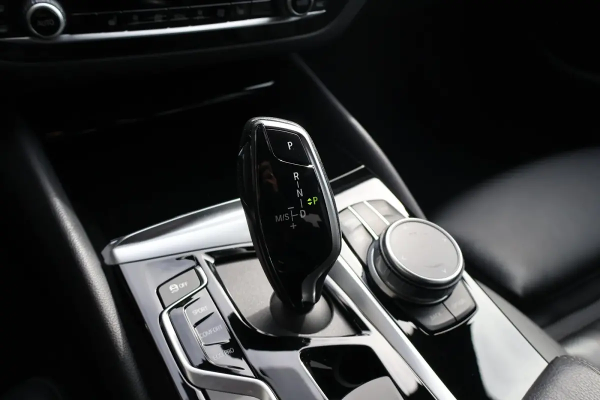 530e 252pk iPerformance High Executive Edition | SoH 91% | Camera | Apple Carplay | Navigatie | PDC | Cruise Control