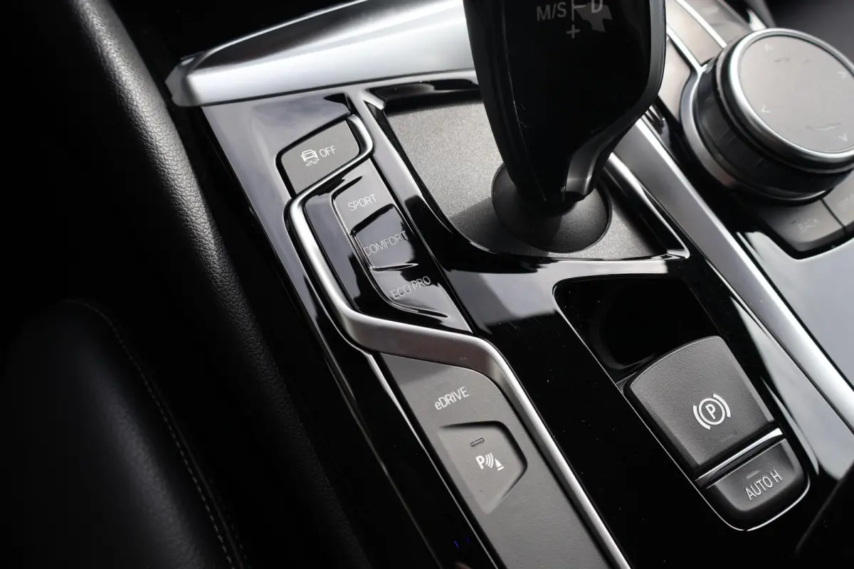 530e 252pk iPerformance High Executive Edition | SoH 91% | Camera | Apple Carplay | Navigatie | PDC | Cruise Control
