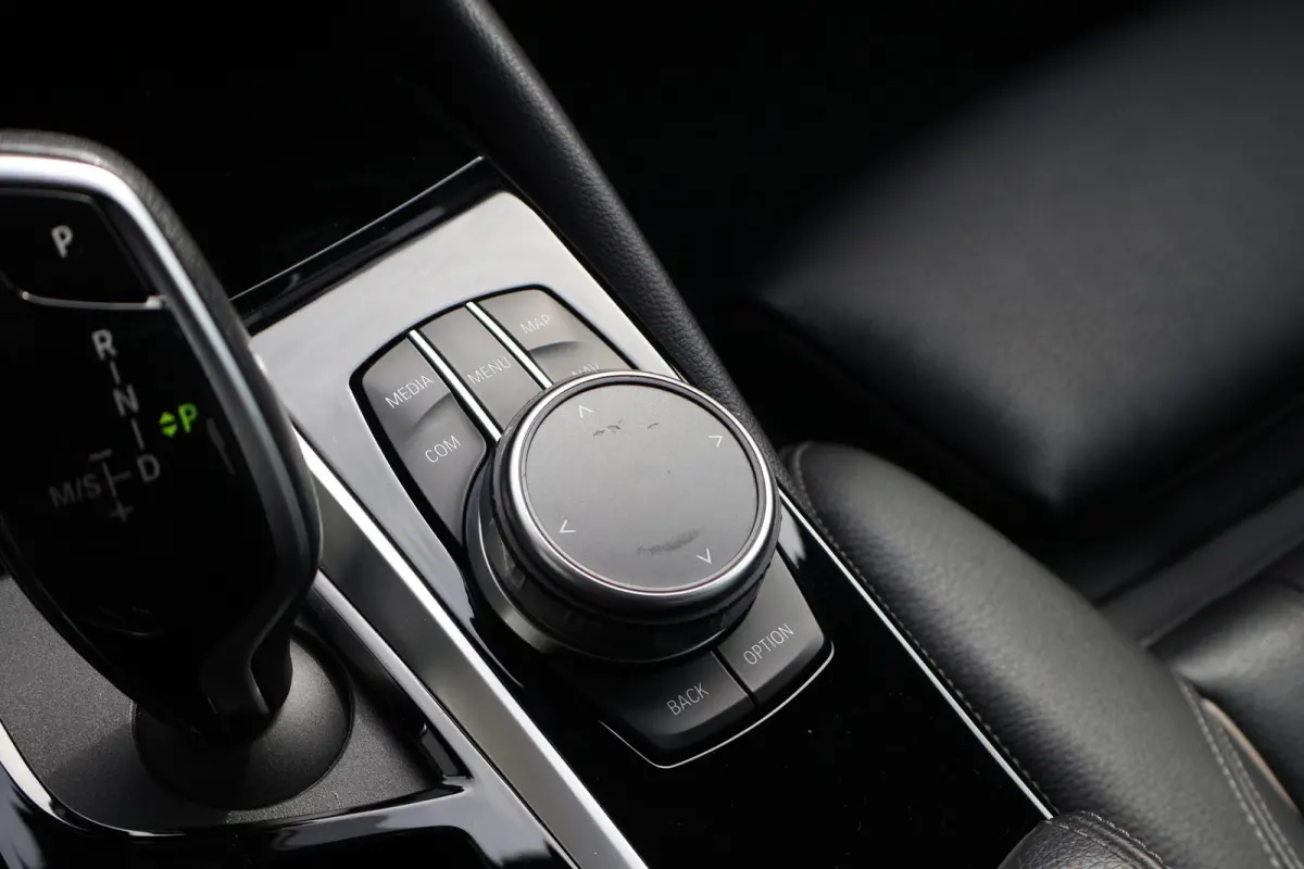 530e 252pk iPerformance High Executive Edition | SoH 91% | Camera | Apple Carplay | Navigatie | PDC | Cruise Control