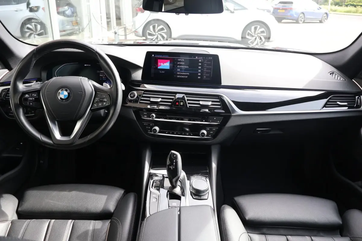 530e 252pk iPerformance High Executive Edition | SoH 91% | Camera | Apple Carplay | Navigatie | PDC | Cruise Control