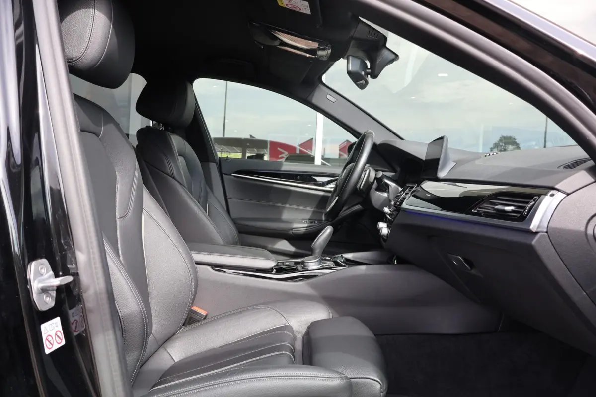 530e 252pk iPerformance High Executive Edition | SoH 91% | Camera | Apple Carplay | Navigatie | PDC | Cruise Control