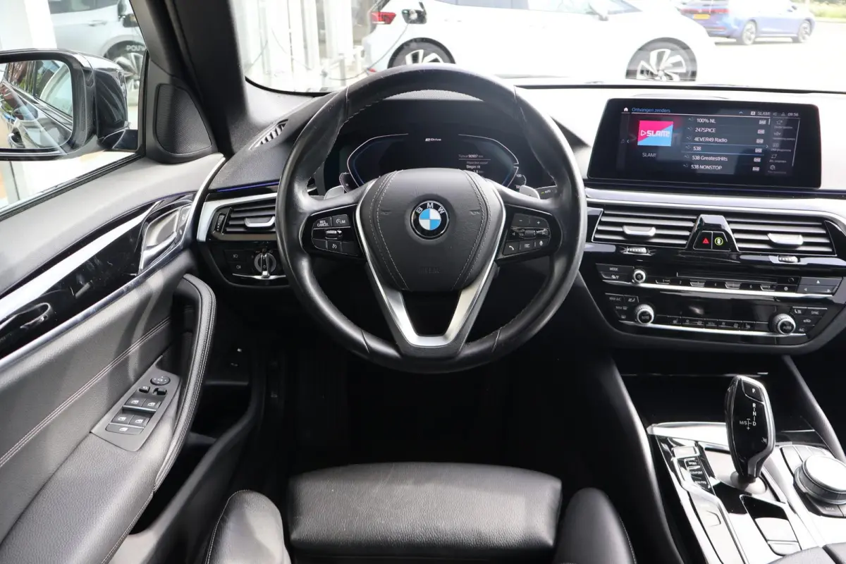 530e 252pk iPerformance High Executive Edition | SoH 91% | Camera | Apple Carplay | Navigatie | PDC | Cruise Control