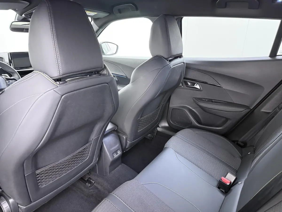 GT 145pk Hybrid Automaat | Automatische Airco | Camera achter | Navigatie | Cruise control | Apple Carplay en Android auto draadloos