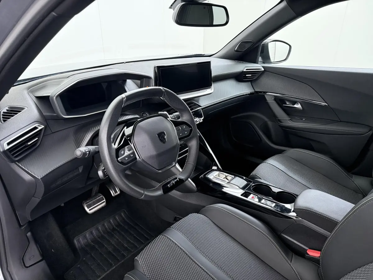 GT 145pk Hybrid Automaat | Automatische Airco | Camera achter | Navigatie | Cruise control | Apple Carplay en Android auto draadloos