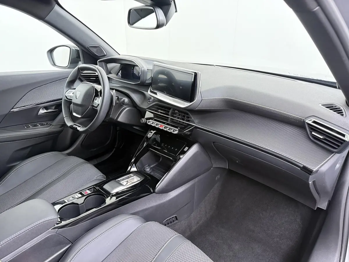 GT 145pk Hybrid Automaat | Automatische Airco | Camera achter | Navigatie | Cruise control | Apple Carplay en Android auto draadloos