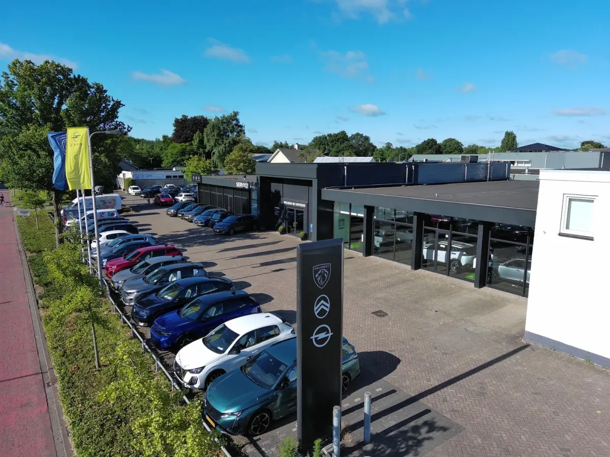 130pk Shine | 1ste eigenaar | Trekhaak | Parkeersensoren | Navigatie | LED lampen | AUTOMAAT