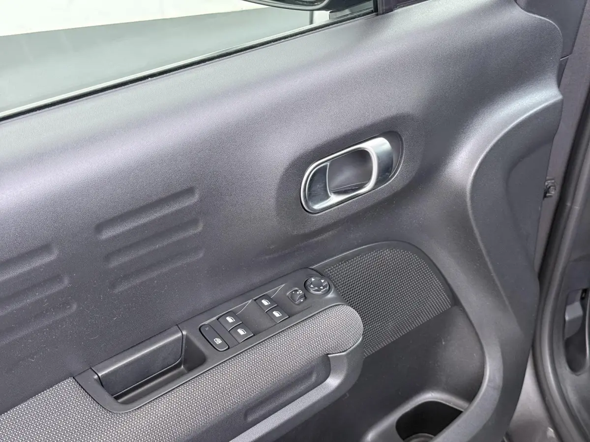 130pk Shine | 1ste eigenaar | Trekhaak | Parkeersensoren | Navigatie | LED lampen | AUTOMAAT