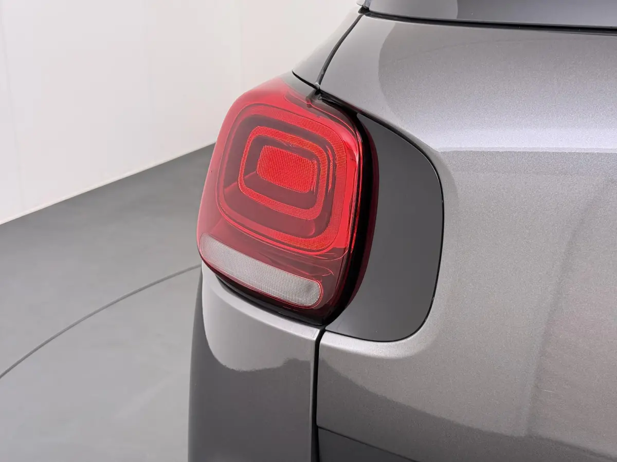 130pk Shine | 1ste eigenaar | Trekhaak | Parkeersensoren | Navigatie | LED lampen | AUTOMAAT