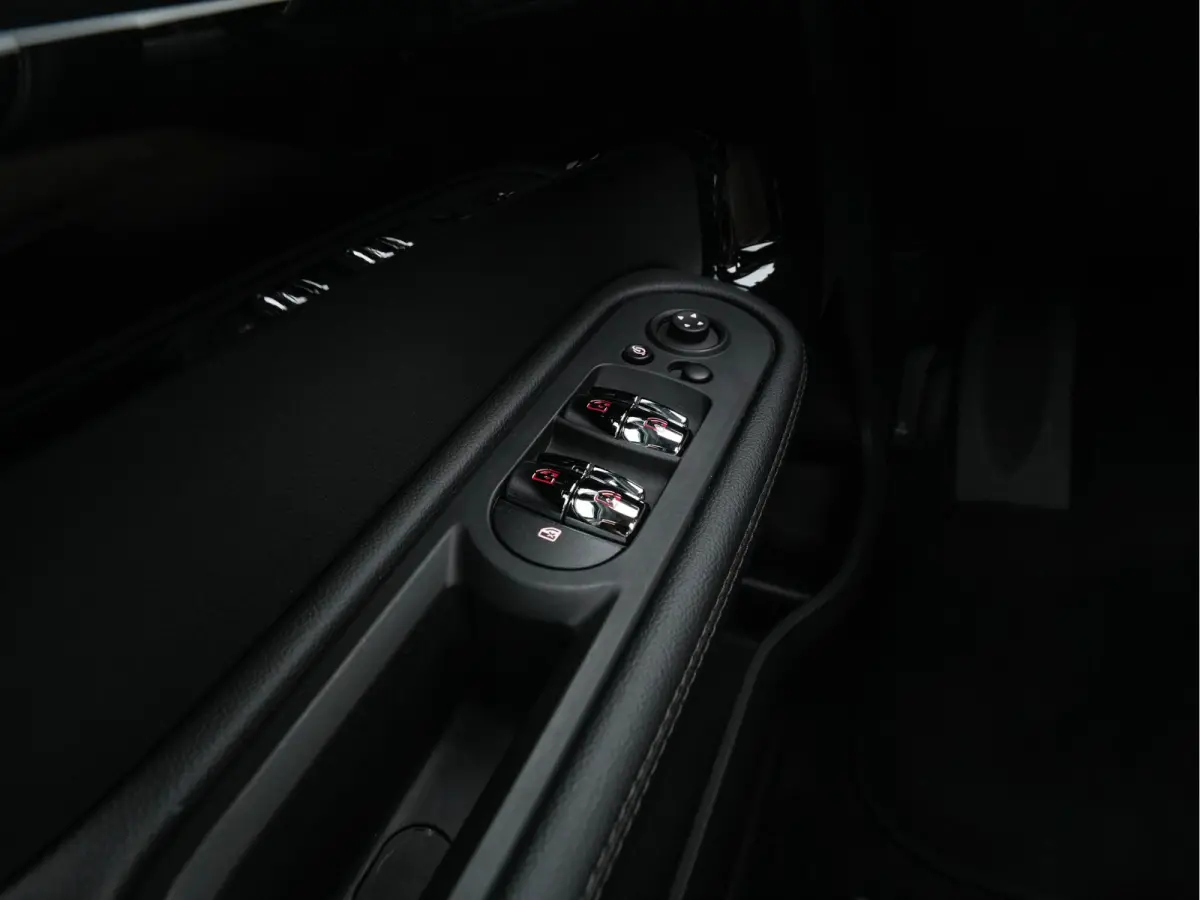Mini 1.5 Cooper Chili Aut. *PANO | LEATHER-FABRIC | FULL-LED | HARMAN/KARDON | HEATED-SPORTSEATS | KEYLESS | NAVI-FULLMAP | PRIVACY-GLASS | AMBIENTLIGHT | ECC | PDC | CRUISE | 18''ALU*