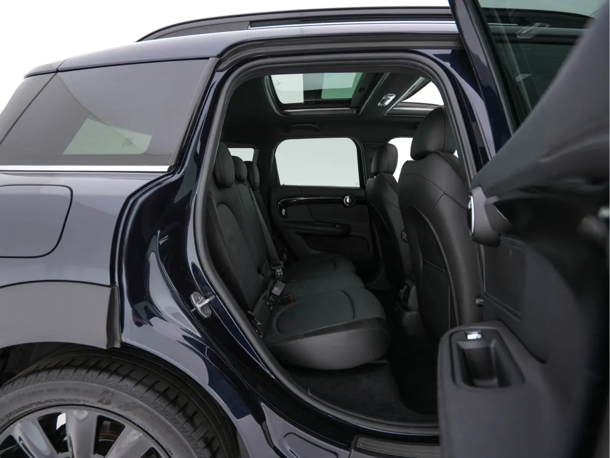 Mini 1.5 Cooper Chili Aut. *PANO | LEATHER-FABRIC | FULL-LED | HARMAN/KARDON | HEATED-SPORTSEATS | KEYLESS | NAVI-FULLMAP | PRIVACY-GLASS | AMBIENTLIGHT | ECC | PDC | CRUISE | 18''ALU*