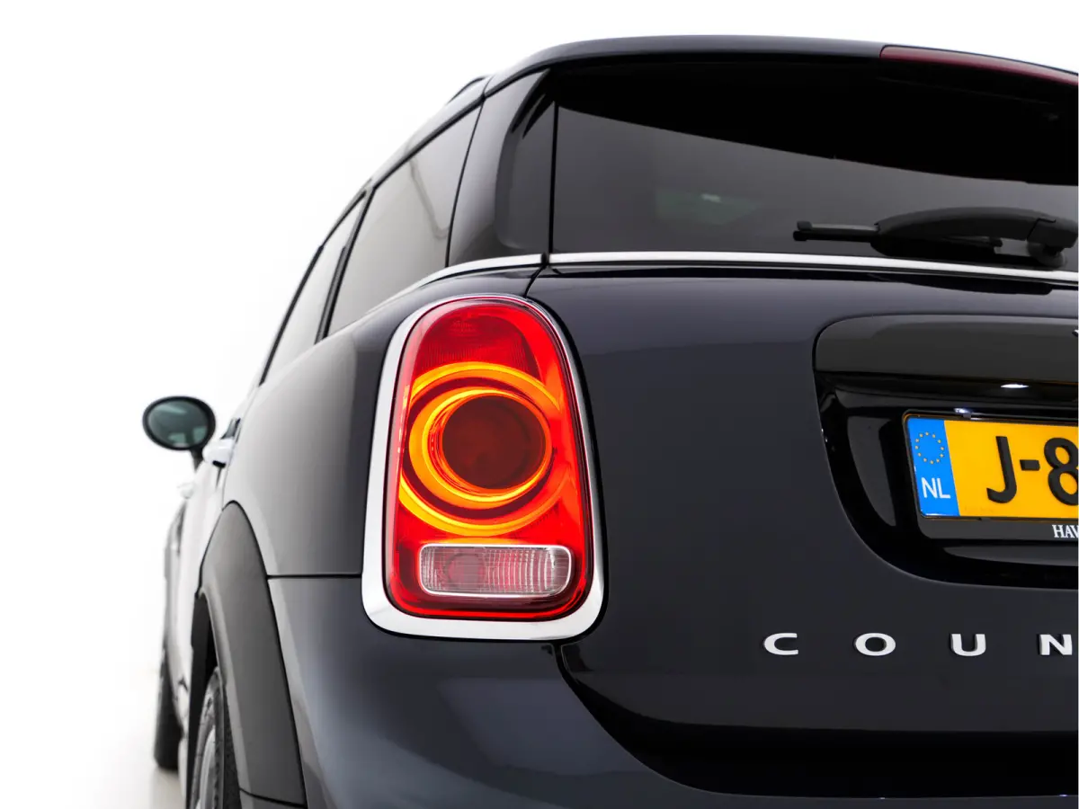Mini 1.5 Cooper Chili Aut. *PANO | LEATHER-FABRIC | FULL-LED | HARMAN/KARDON | HEATED-SPORTSEATS | KEYLESS | NAVI-FULLMAP | PRIVACY-GLASS | AMBIENTLIGHT | ECC | PDC | CRUISE | 18''ALU*