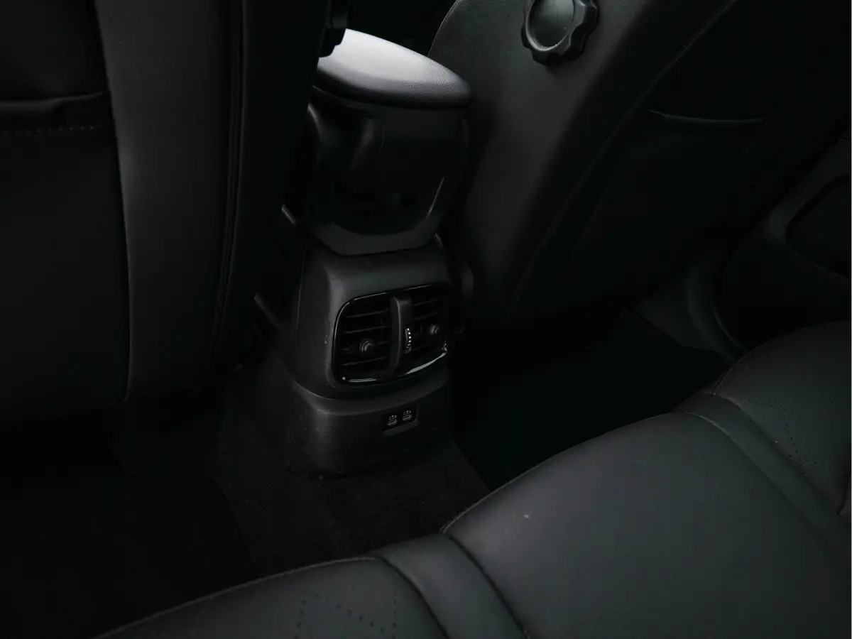 Mini 1.5 Cooper Chili Aut. *PANO | LEATHER-FABRIC | FULL-LED | HARMAN/KARDON | HEATED-SPORTSEATS | KEYLESS | NAVI-FULLMAP | PRIVACY-GLASS | AMBIENTLIGHT | ECC | PDC | CRUISE | 18''ALU*